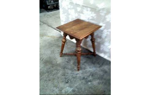 HOCKER HOLZ DKL. GEDRECHSELT