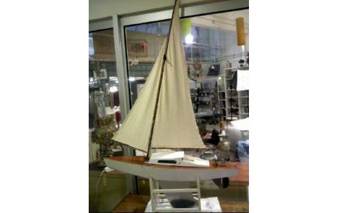 SEGELBOOT HOLZ MODELLBAU WEISS