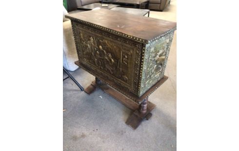 MEUBLE DE CUISINE CUIVRE REPOUSSE