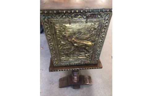 MEUBLE DE CUISINE CUIVRE REPOUSSE