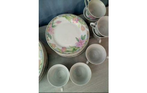 GESCHIRR-SET 23-TLG FLORAL PASTELL