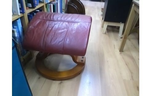 REPOSE PIED CUIR ROUGE