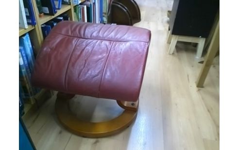 REPOSE PIED CUIR ROUGE