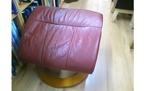 REPOSE PIED CUIR ROUGE