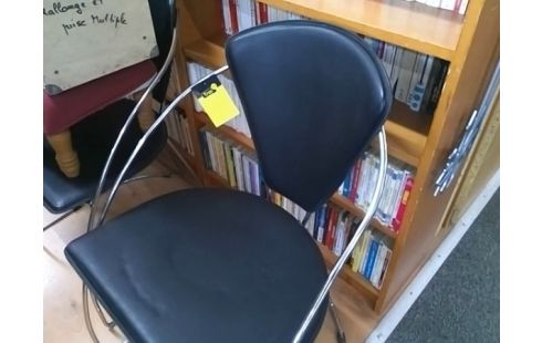 CHAISE NOIRE MODERNE