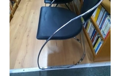 CHAISE NOIRE MODERNE