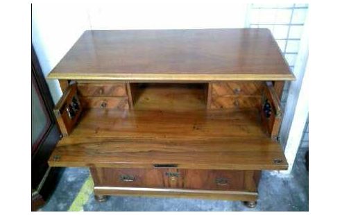 SECRETAIRE