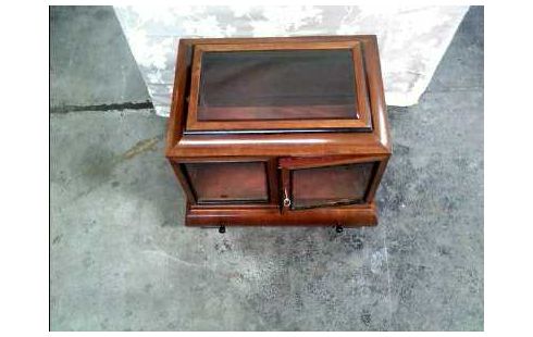 VITRINE KLEIN HOLZ SCHUBL+2TÜR GLASDACH