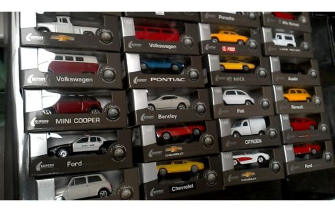 AUTO MINIATUUR 1/60