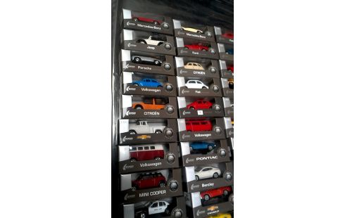 AUTO MINIATUUR 1/60