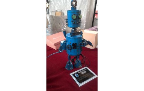 TAFELLAMP UROBOTS ANTONIO HERNANDEZ BLAUW