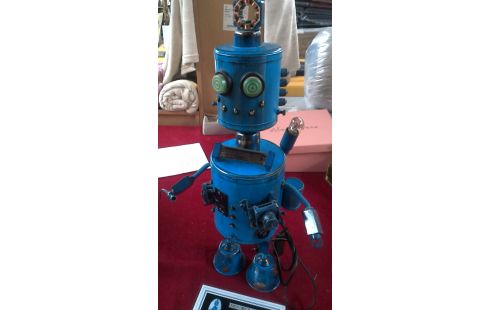 TAFELLAMP UROBOTS ANTONIO HERNANDEZ BLAUW