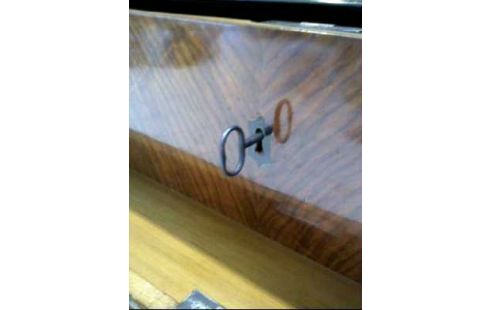 COMMODE