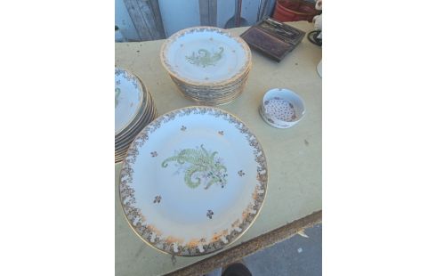 LOT DE ASSIETTES DECO DORURE
