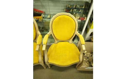 FAUTEUIL STYLE LOUIS XVI VELOURS JAUNE ELIME