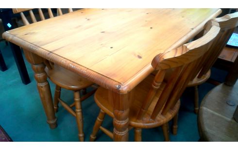 TAFEL EETKAMER GRENEN MET 4 STOELEN