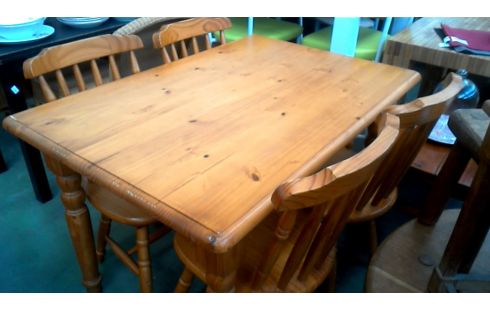 TAFEL EETKAMER GRENEN MET 4 STOELEN