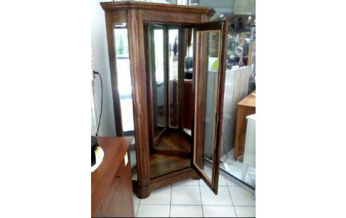 ECKVITRINE 1-TÜR. HOLZ NUSSBAUM VERSPIEGELT