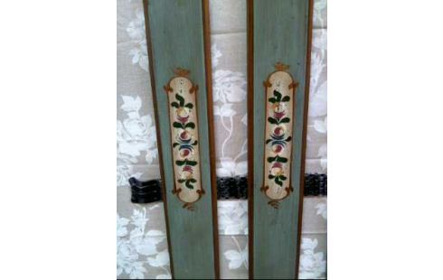 GARDEROBE <VOGLAUER> HOLZ VERZIERT TÜRKIS