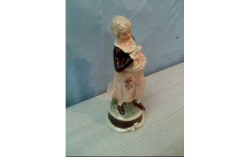 FIGUR JUNGE FRAU OBSTKORB PORZ. VINT