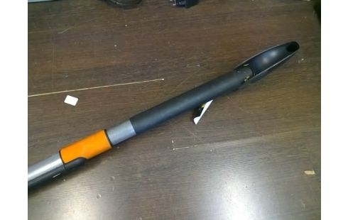 DESHERBEUR FISKARS W82