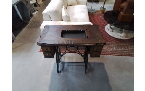 TABLE MACHINE A COUDRE