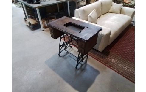 TABLE MACHINE A COUDRE