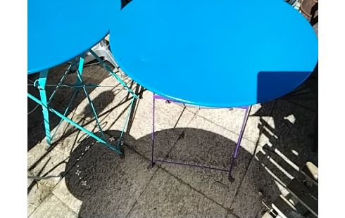 TABLE PLIANTE DE JARDIN BLEUE ET VIOLET