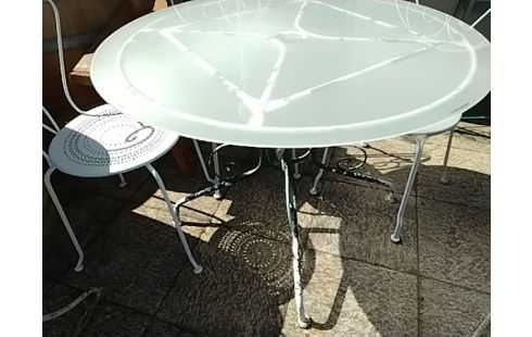 TABLE DE JARDIN PLATEAU VERRE VISSE PAS D ORIGINE
