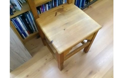 CHAISE PIN MASSIF