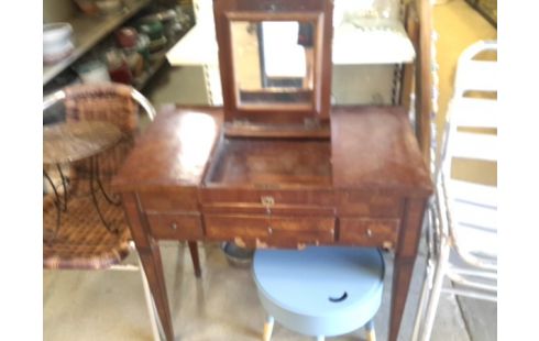 COIFFEUSE MARQUETER EN ETAT