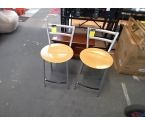 TABOURET PLIANT .