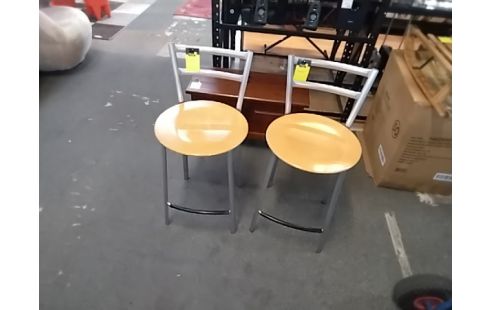 TABOURET PLIANT .