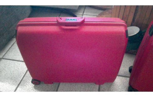 VALISE  ROUGE SAMSONITE    MM
