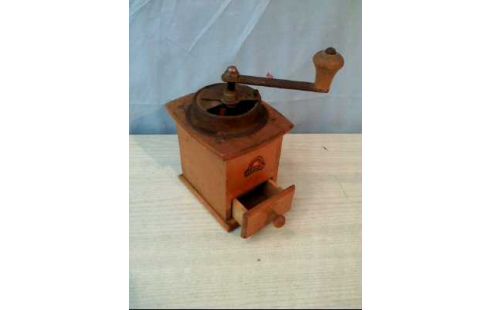 KAFFEEMÜHLE HOLZ HANDKURBEL KL. FACH