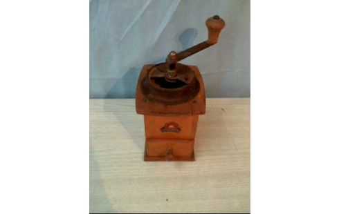 KAFFEEMÜHLE HOLZ HANDKURBEL KL. FACH