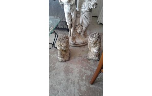 STATUETTES LION  L'UNE