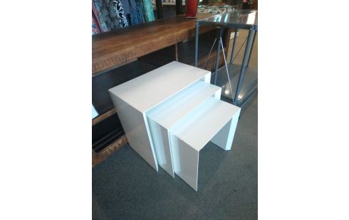 TABLES GIGOGNES LAQUE BLANCHE