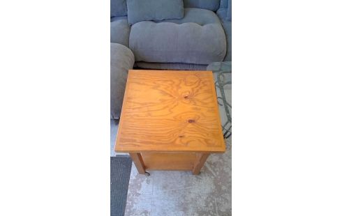 BIJZETTAFEL OP WIELTJES, , HOUT