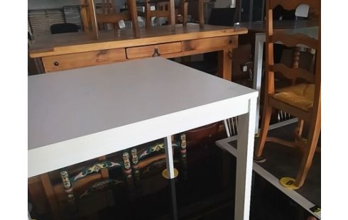 TABLE DE CUISINE AVEC ALLONGE INTERIEURE