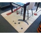TAPIS BEIGE AVEC FORMES COLORES (QLQS TACHES)