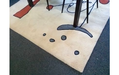 TAPIS BEIGE AVEC FORMES COLORES (QLQS TACHES)