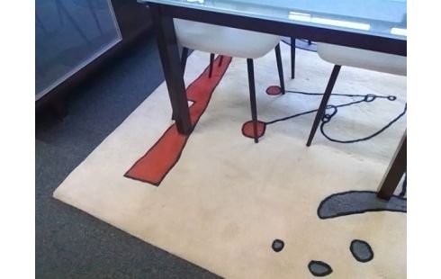 TAPIS BEIGE AVEC FORMES COLORES (QLQS TACHES)