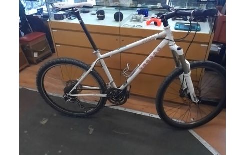 VELO BLANC VOODOO HOODOO (FREIN ARRIERE A REVOIR)