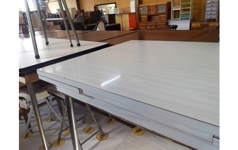 TABLE FORMICA BLANCHE