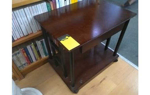 TABLE D'APPOINT PM SUR ROULETTES