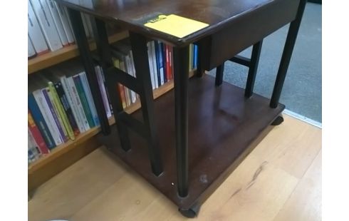 TABLE D'APPOINT PM SUR ROULETTES