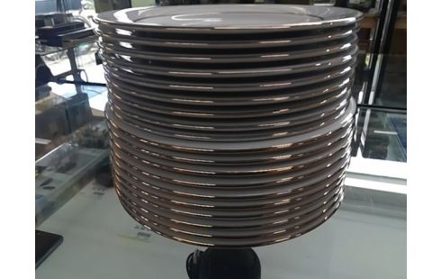 LOT D'ASSIETTES PORCELAINE BORD DORE