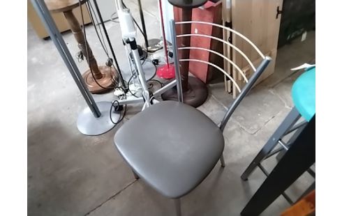 4 CHAISES CUISINE METAL  SIMILI GRIS