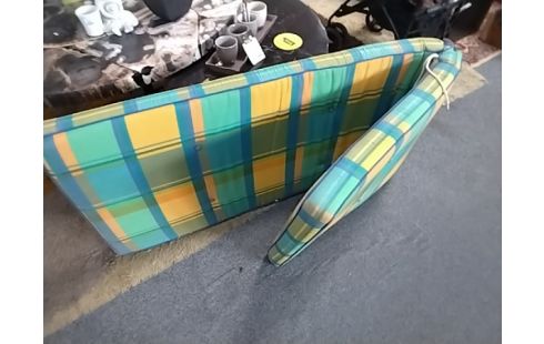 BAIN DE SOLEIL PLASTIQUE BLANC AVEC COUSSIN
